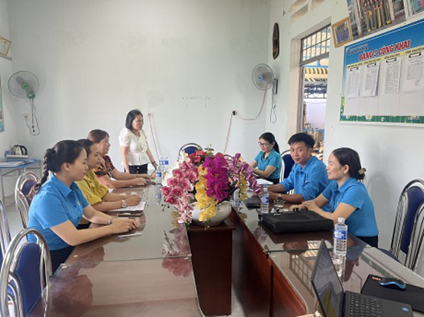 Liên đoàn Lao động huyện Krông Bông tổ chức triển khai kiểm tra, giám sát Công đoàn cơ sở trong việc chấp hành Điểu lệ Công đoàn Việt Nam
